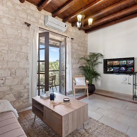 Lara By Nomads * Inia