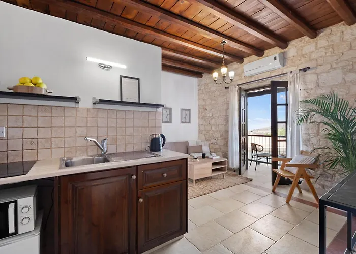 Lara By Nomads * Inia